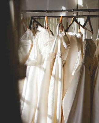 Jak wybrać idealną sukienkę na wesele?