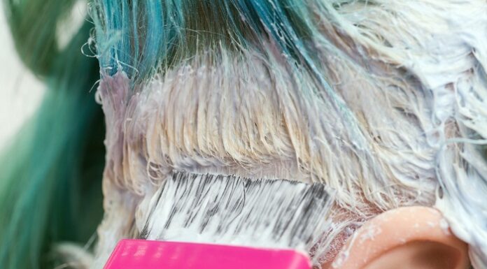 Jakich kosmetyków do farbowania włosów nie może zabraknąć przy zmianie koloru? Jakich kosmetyków do farbowania włosów nie może zabraknąć przy zmianie koloru