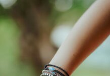 Jak zrobić bransoletkę z kamieni naturalnych i koralików? koraliki z kamieni