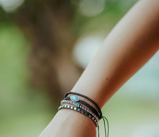 Jak zrobić bransoletkę z kamieni naturalnych i koralików? koraliki z kamieni