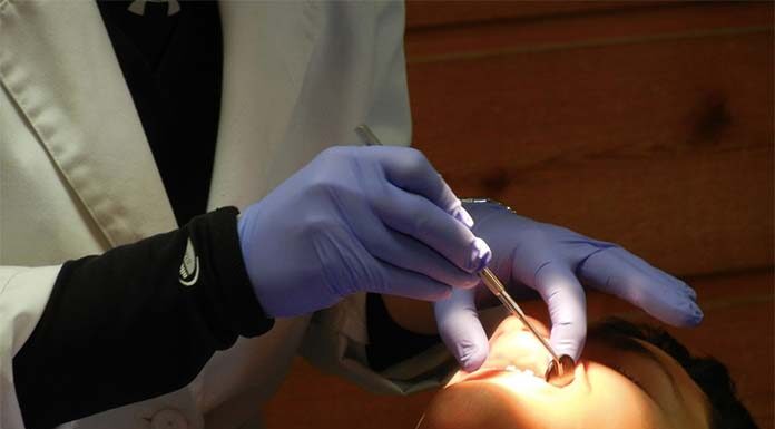 Klinika stomatologiczna a kompleksowe leczenie – dlaczego warto mieć wszystko w jednym miejscu? Klinika stomatologiczna a kompleksowe leczenie